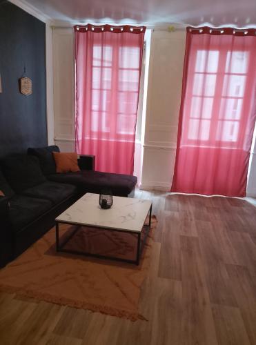 Saint-Leonard-de-Noblat Apartment | Le Petit Logis Noblat 2