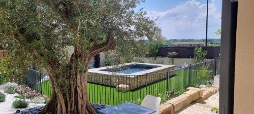 Saint-Quentin-la-Poterie Bed & Breakfast | Le Petit Eden