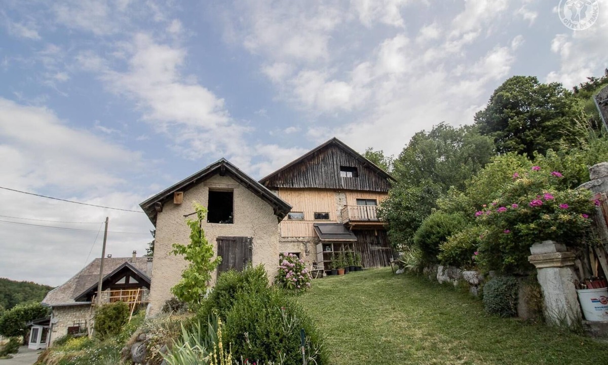 Corbel House | Le Petit Gîte En Bois Des Charmi