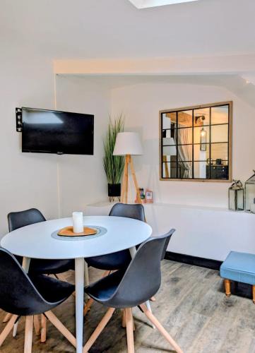 Chantilly Apartment | Le Petit Hameau de Chantilly - Studio 4 pers Chic et Charme au Coeur de Chantilly - Classé 3 étoiles