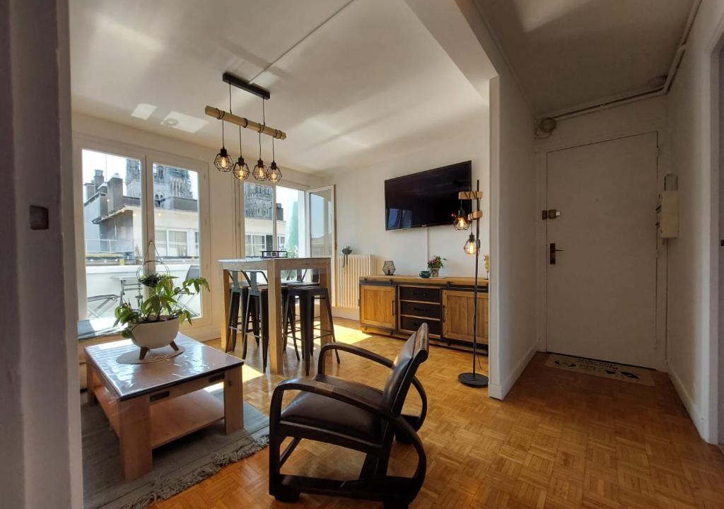 Quartier Vieux Marche-Cathedrale Apartment | Le Petit Horloge