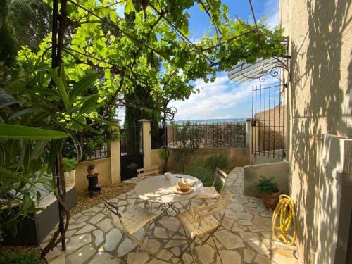 Sablet Apartment | Le Petit Jardin