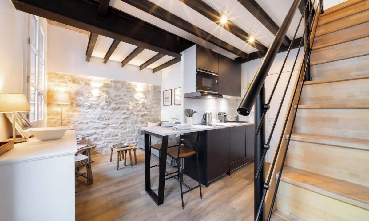 Figuerolles Apartment | Le Petit Loft - Joli Duplex - Climatisation