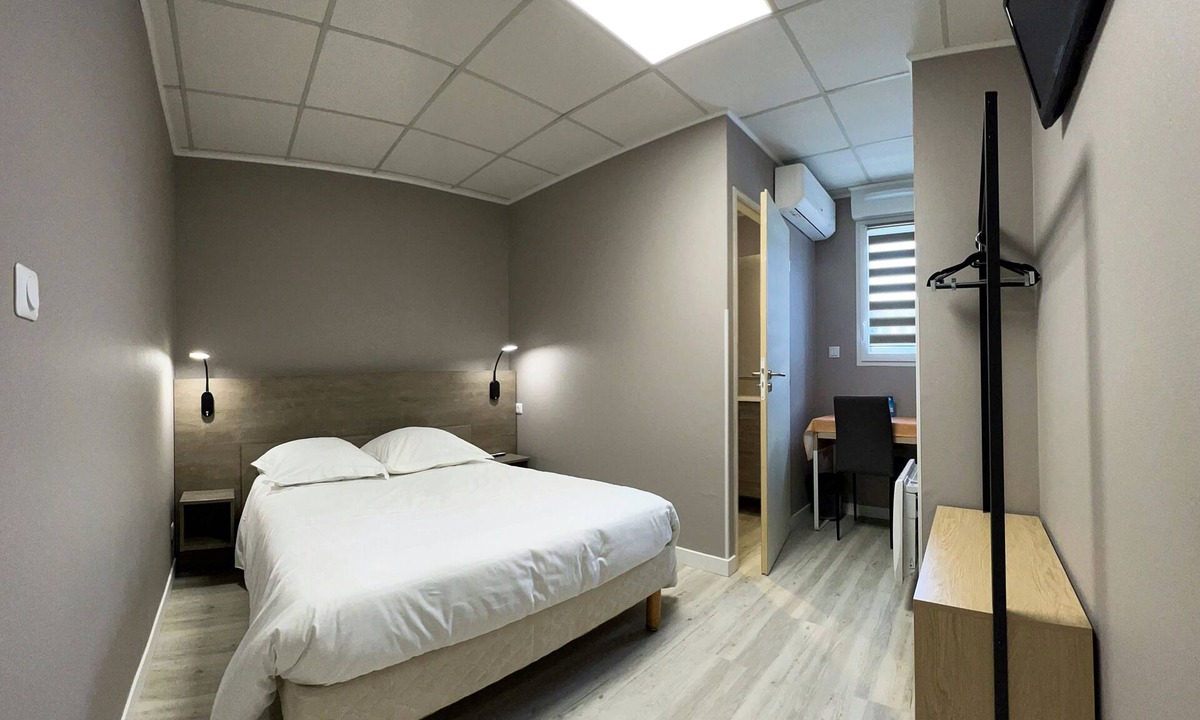 Beaumont-en-Veron Hotel | Le Petit Logis