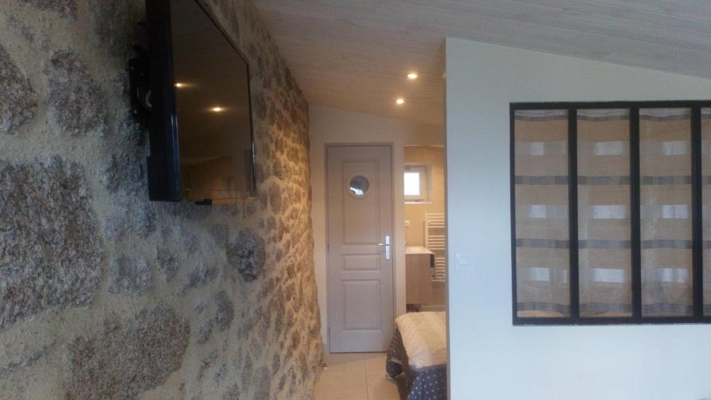 Saint-Malo-du-Bois Apartment | Le Petit Logis