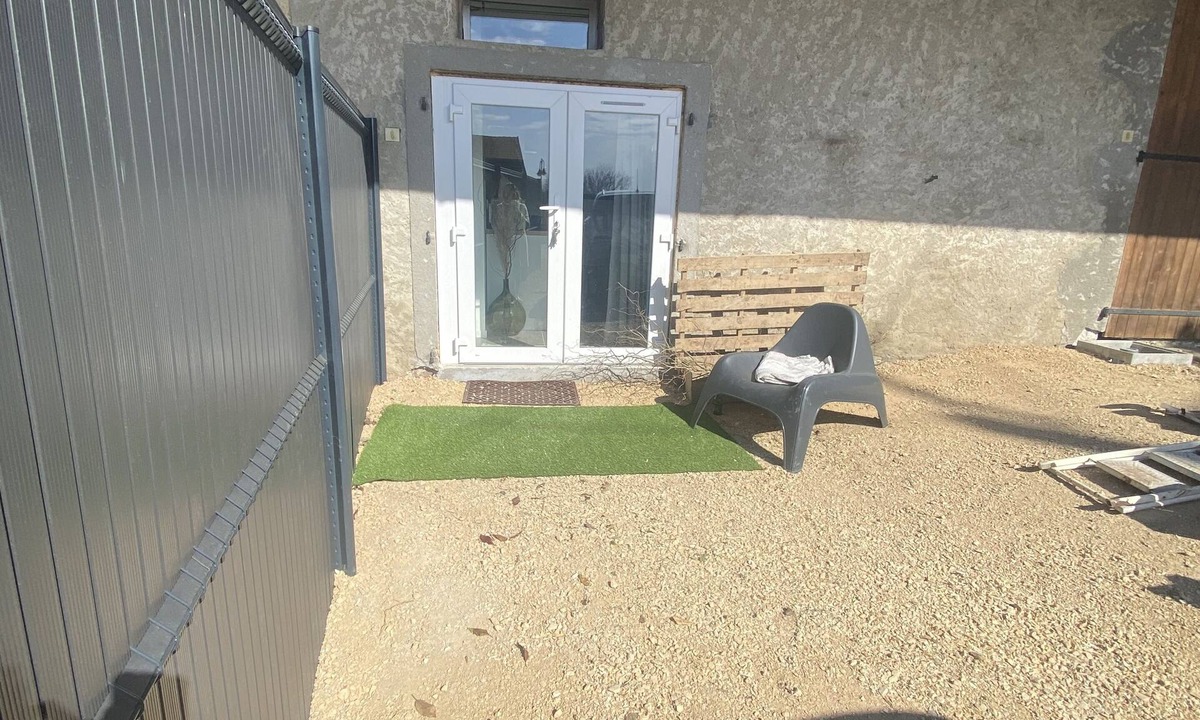 Briord Apartment | "Le Petit Louis