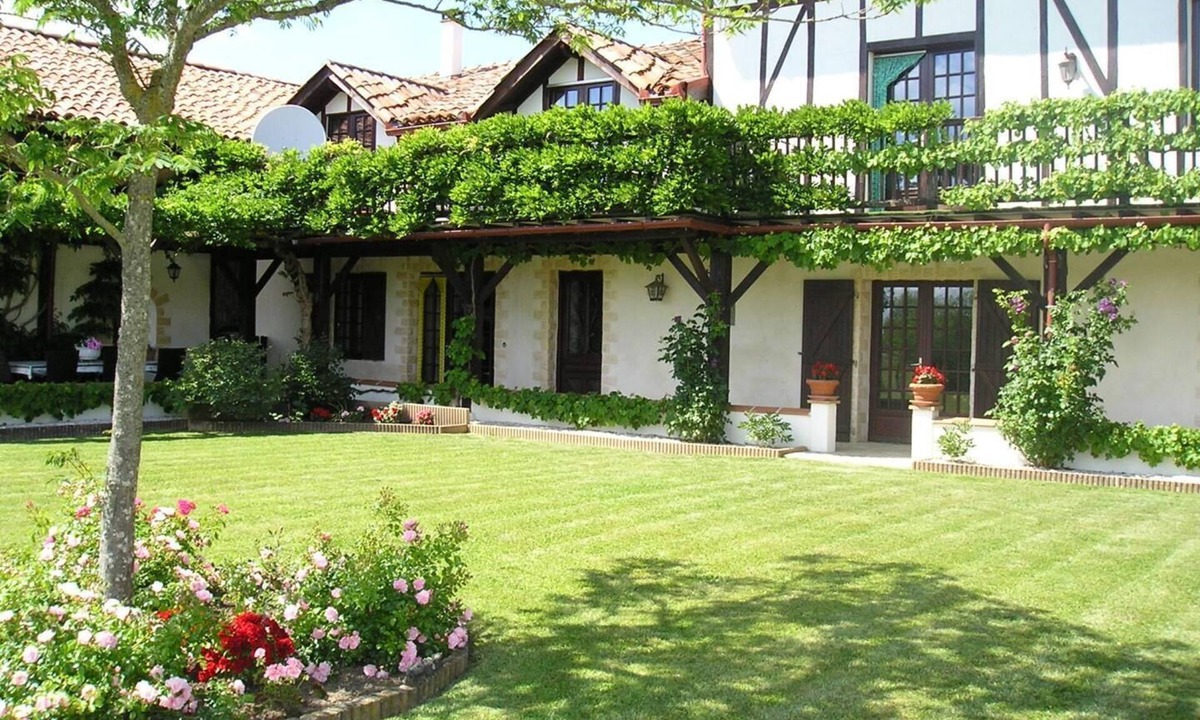 Salerm House | Le Petit Manoir de Campagne