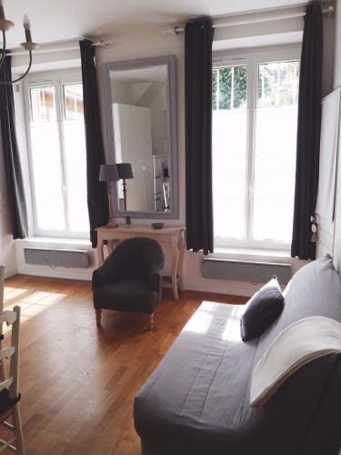 Chantiers Apartment | Le Petit Mansart
