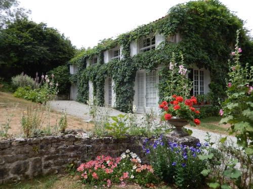 Velluire Bed & Breakfast | Le Petit Massigny