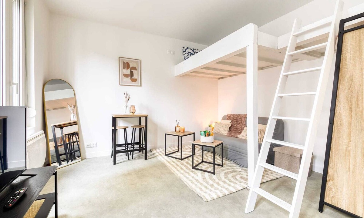 Aubervilliers Apartment | Le Petit nid cocooning - Warm and elegant studio apartment