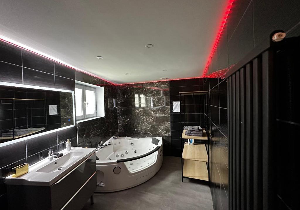 Justices House | Le Petit Nid Douillet Spa Balneo