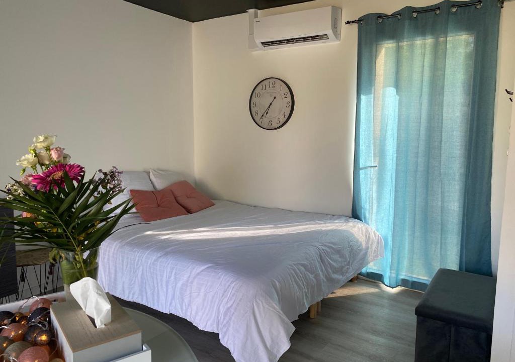 Le Mesnil-en-Vallee House | Le petit nous- Gîte cosy avec jacuzzi en Anjou