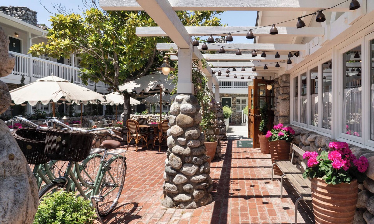 Golden Rectangle Hotel | Le Petit Pali at 8th Ave