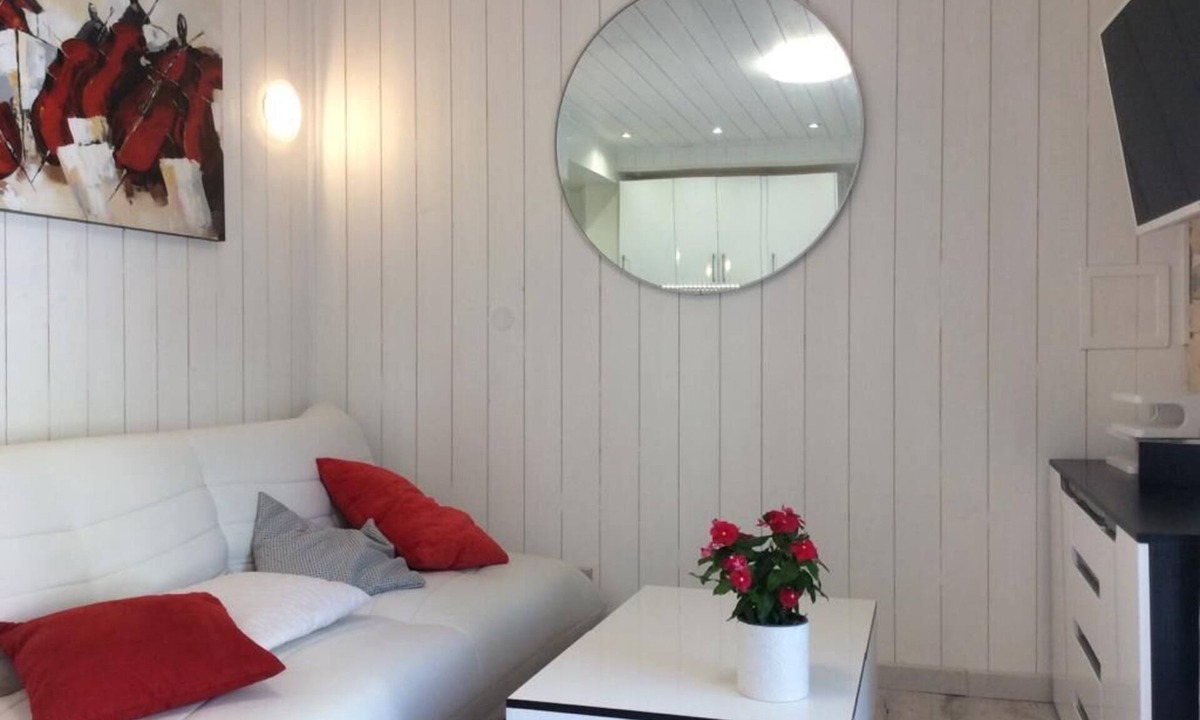 Brive-la-Gaillarde Apartment | Le Petit Paradis.