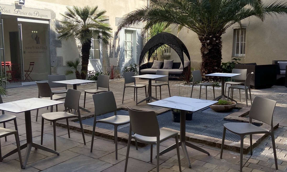 Laval Hotel | Le Petit Perier