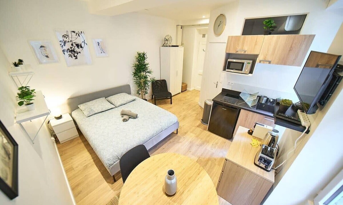 Old Lyon Apartment | Le Petit Pierre Scize - Quais de Saône