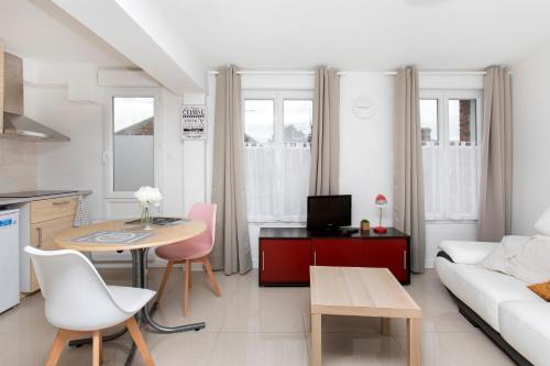 Brionne Apartment | Le Petit Pont - Charmant Studio à Brionne
