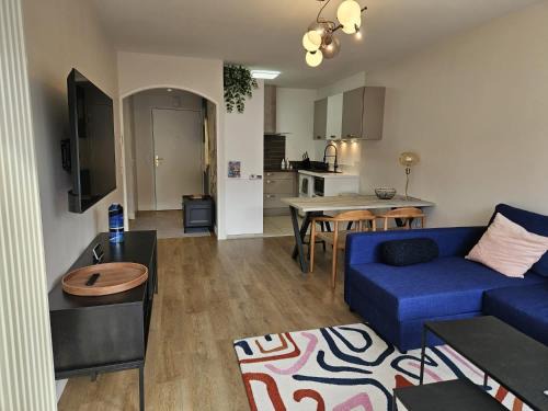 Aix-les-Bains Apartment | Le Petit Port - Appartement 4 étoiles - standing, vue lac, calme, piscine