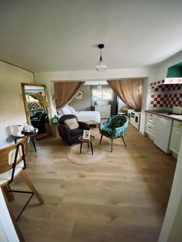 Longue-Jumelles House | Le Petit Puits