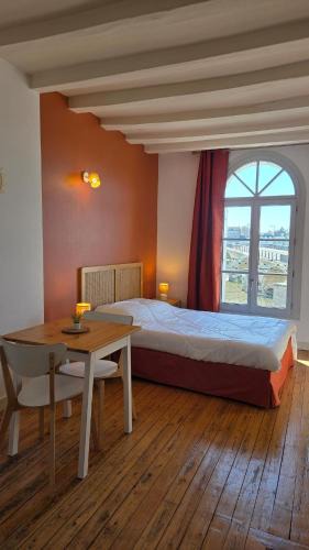 Chinon Apartment | Le Petit Quai Studio 2 site historique Chinon