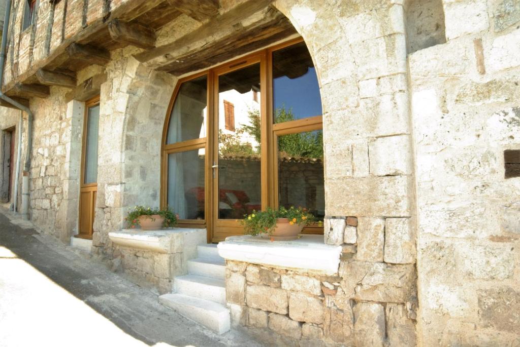 Montcuq Apartment | Le Petit Rapaillou
