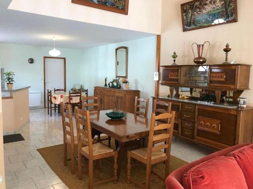 Lizant House | Le petit ru