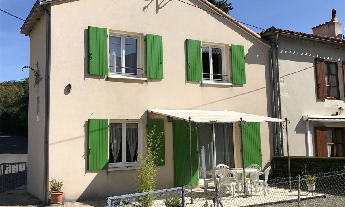 Lizant House | Le Petit Ru - Lizant