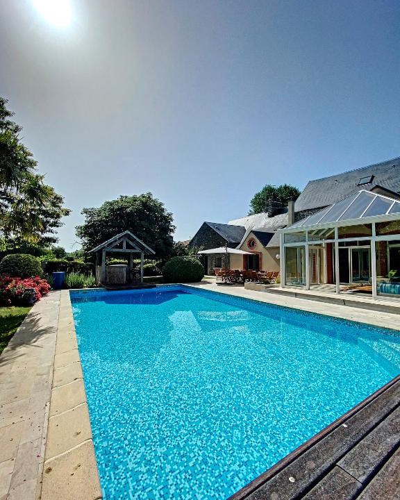 Vains House | Le Petit Saint-Léonard