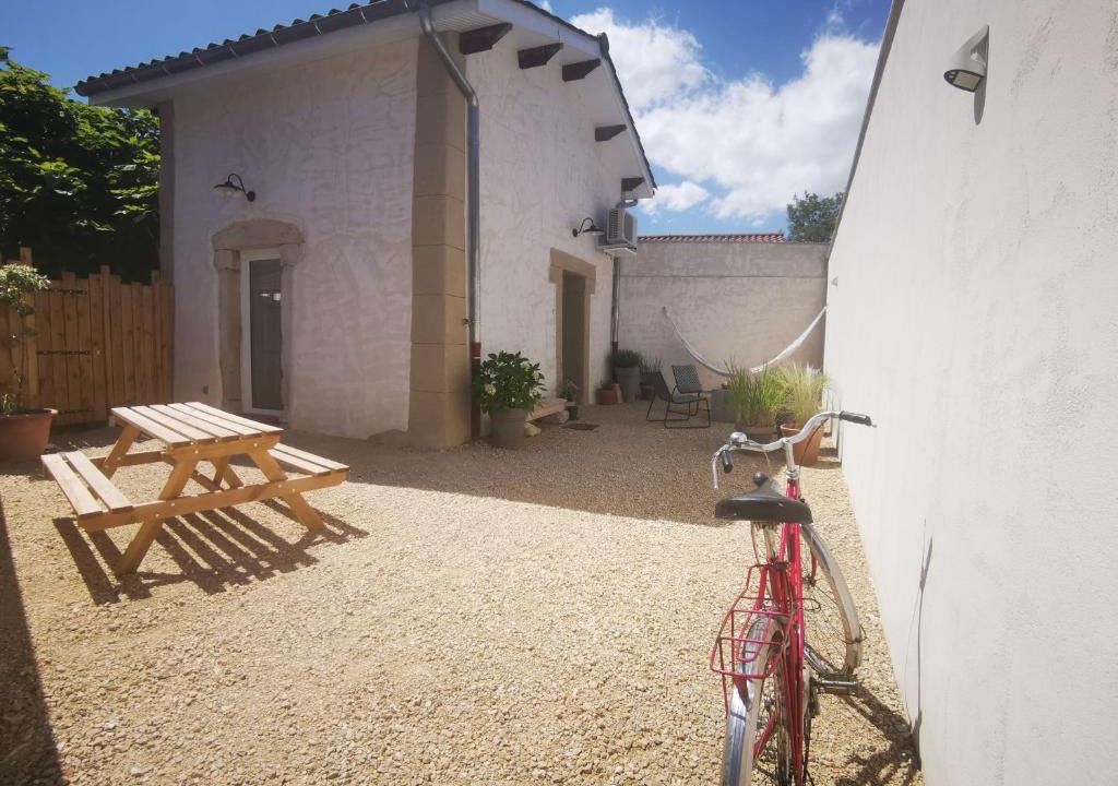 Colombier-Saugnieu House | Le Petit Saugnieu
