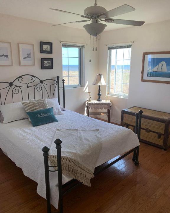 Val-Comeau Bed & Breakfast | Le Phare des Dunes