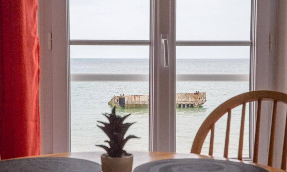Arromanches-les-Bains Apartment | Le Phoenix 449 : sea view, 2 bedrooms