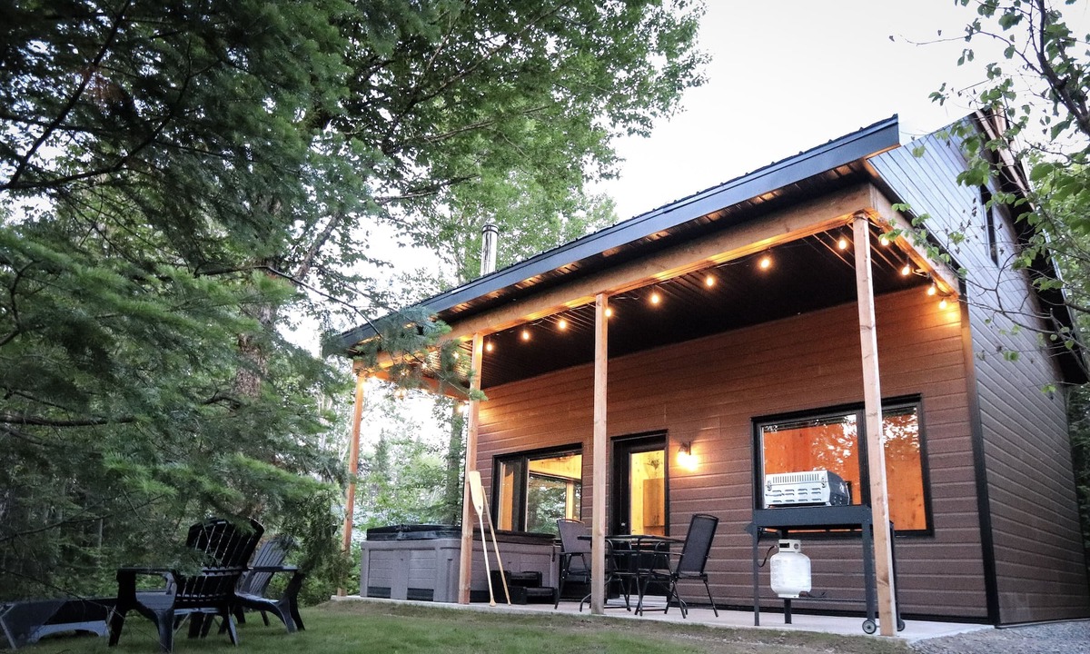 Shannon Ski Chalet | Le Pic-bois Chalet au Bord de L'eau Avec spa