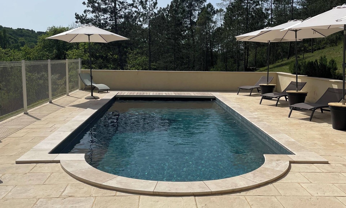 Saint-Germain-de-Belves Villa | Le Pigeonnier, private heated swimming pool, green setting, fiberglassed accommodation