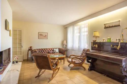 Bozouls House | Le Pigeon Bleu