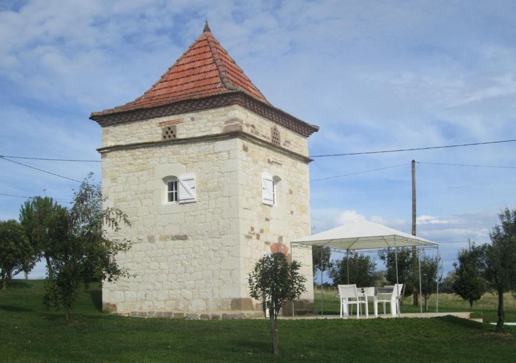 Virac House | Le pigeonnier