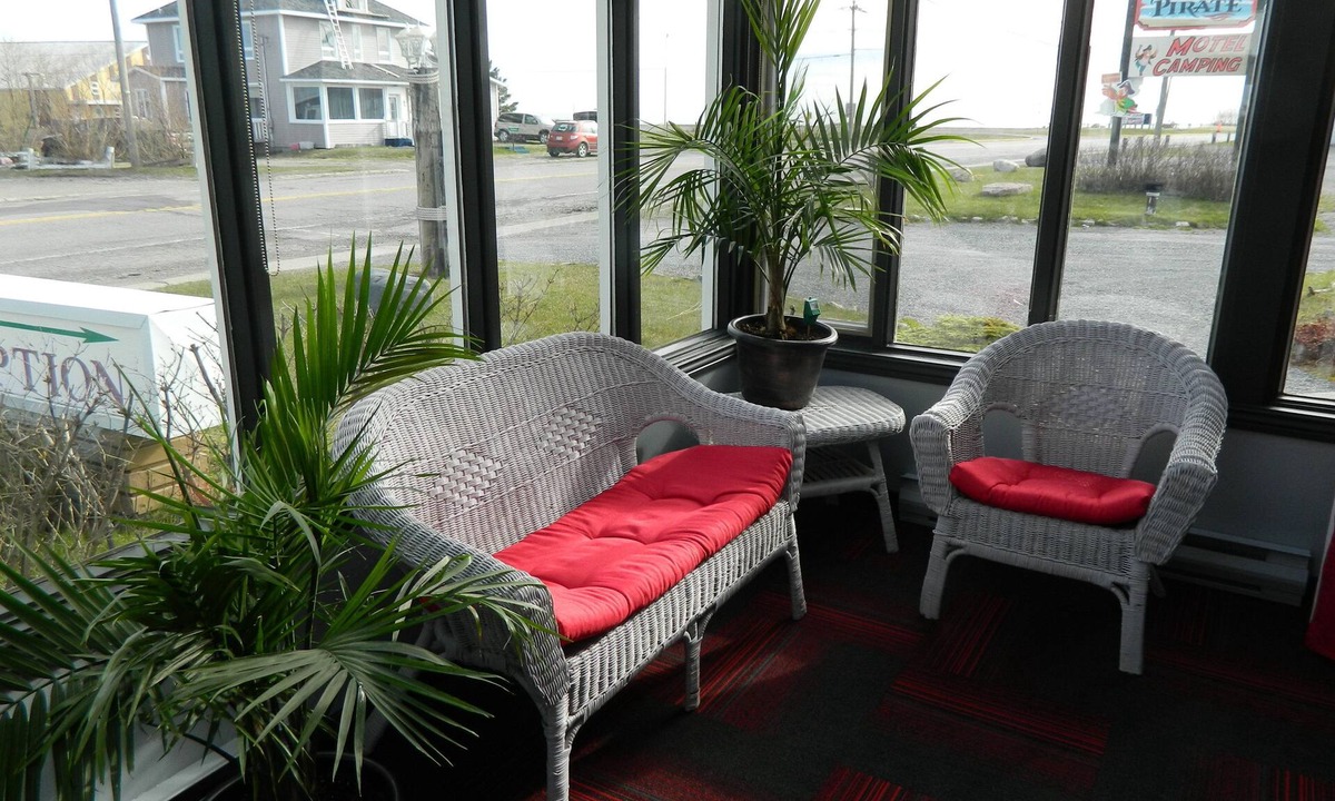 Cap-Chat Hotel | Le Pirate Motel & Camping