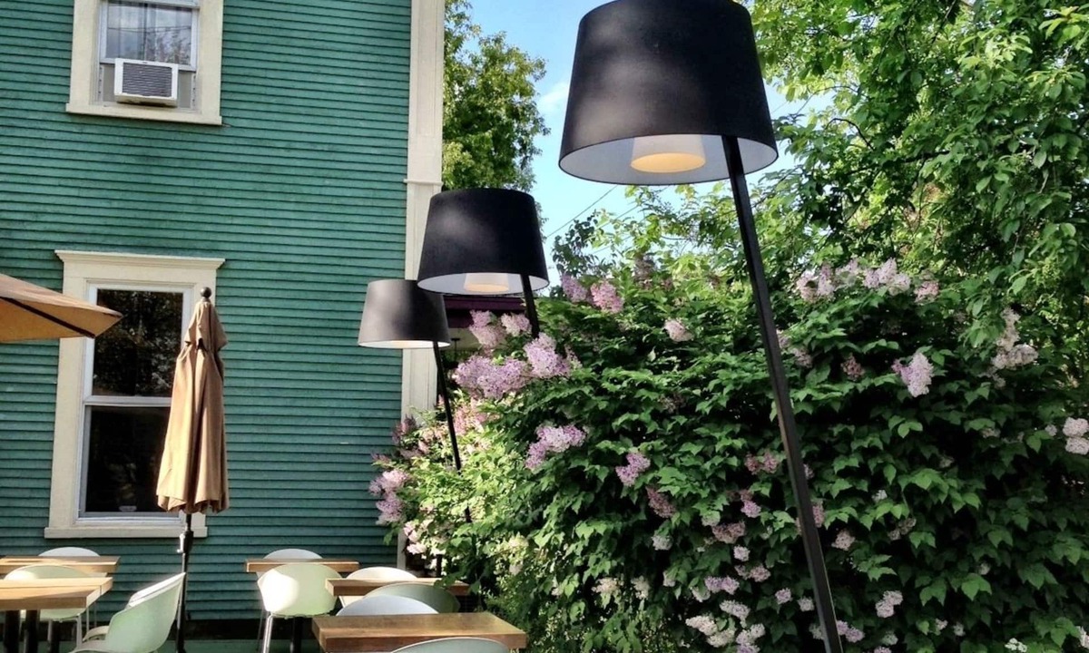 Sutton Hotel | Le Pleasant Hôtel & Café