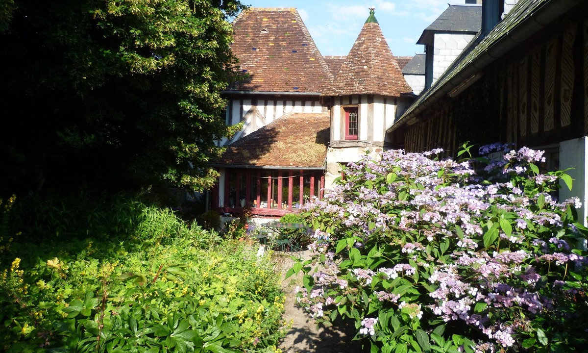 Saint-Aubin-de-Bonneval House | Le Pommenial de la Hérissonnière