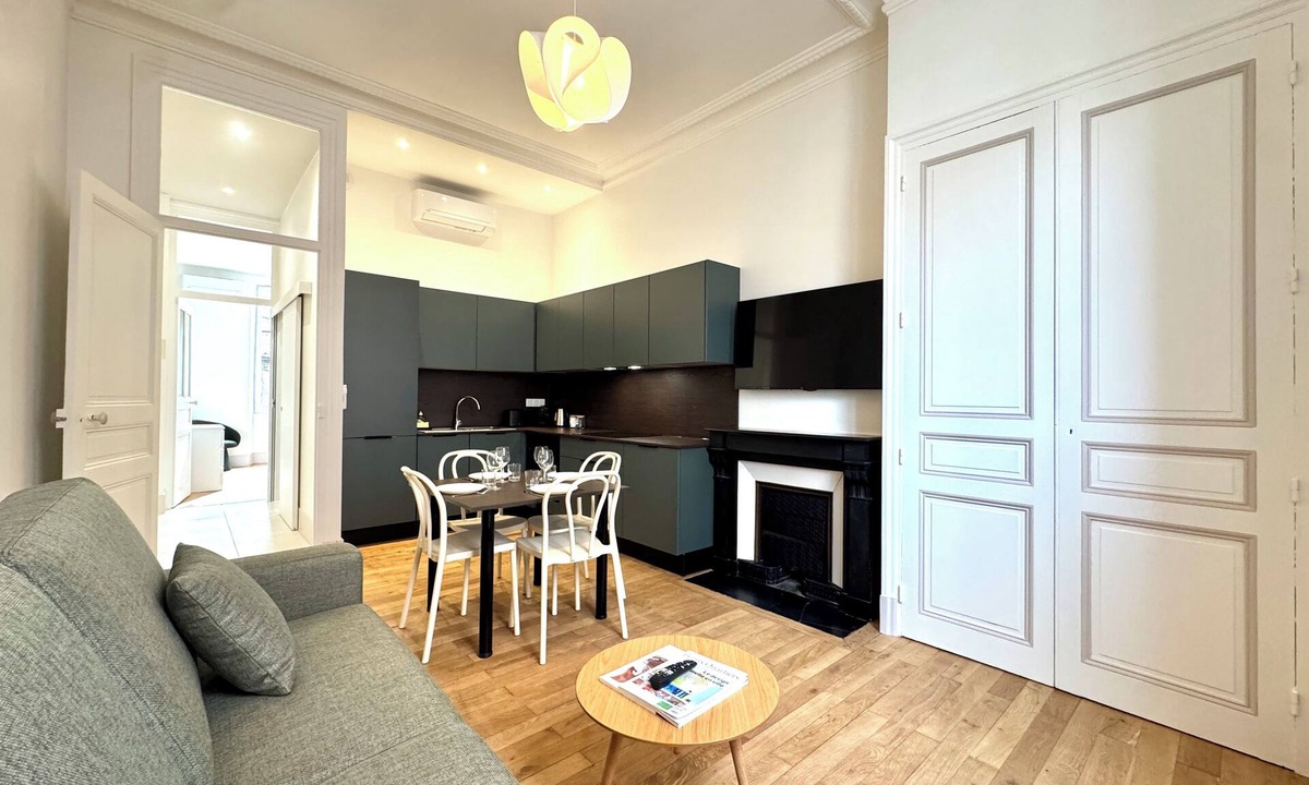 Quartier Chorier-Berriat Apartment | Le Porte de France/6 pers/300 m station/Air-conditioned
