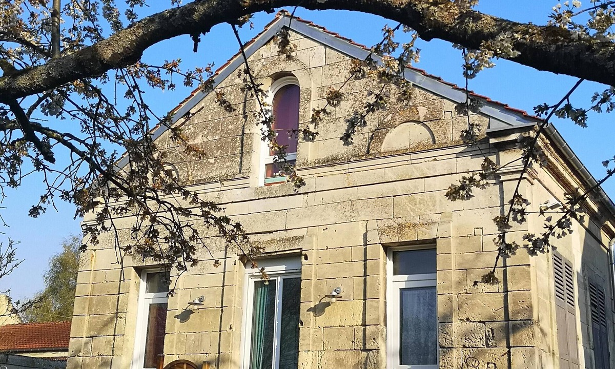 Les Ageux Apartment | Le presbytère, 2-star gite, in the countryside, near Parc Astérix