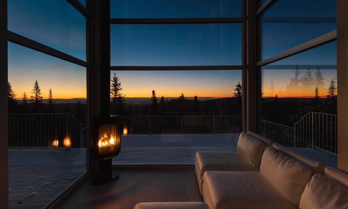 Lac Beauport Ski Chalet | Le QUARTZ - Panoramic Views with Spa near Quebec City