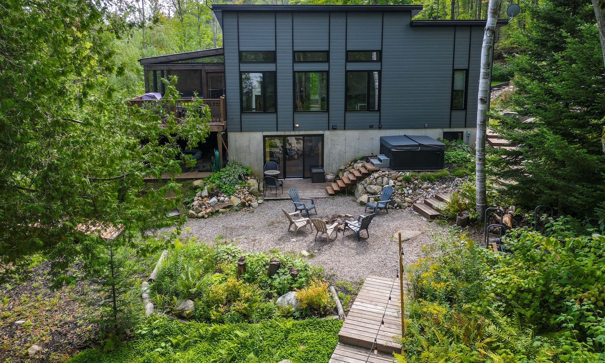 Sainte-Emelie-de-L'Energie Ski Chalet | Le Requin Skieur - Waterfront, Veranda and Spa