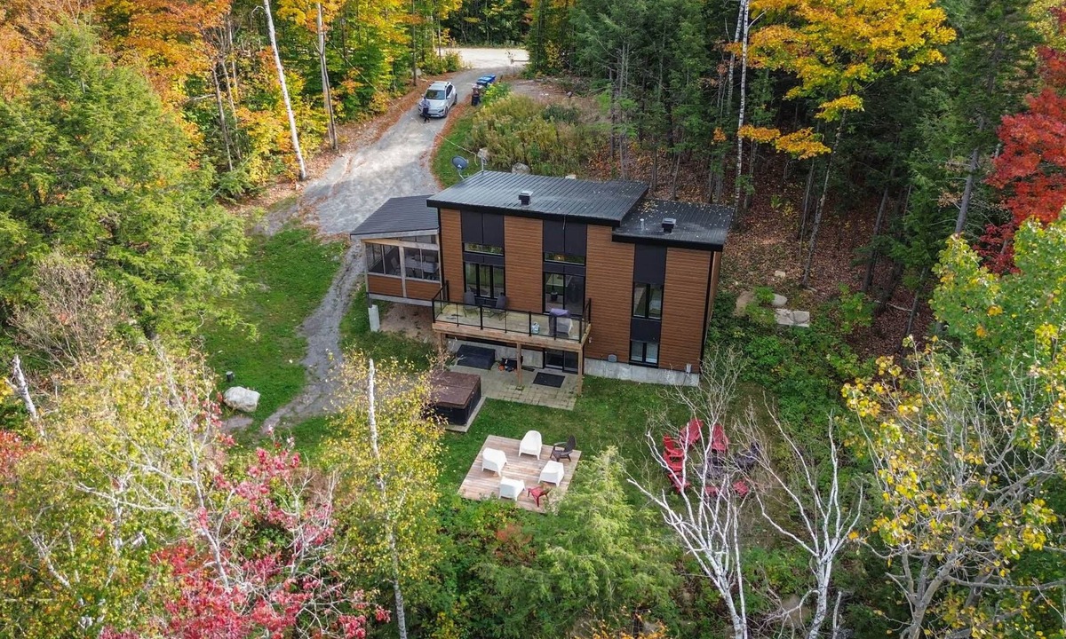 Chertsey Ski Chalet | Le Raton | spa | waterfront