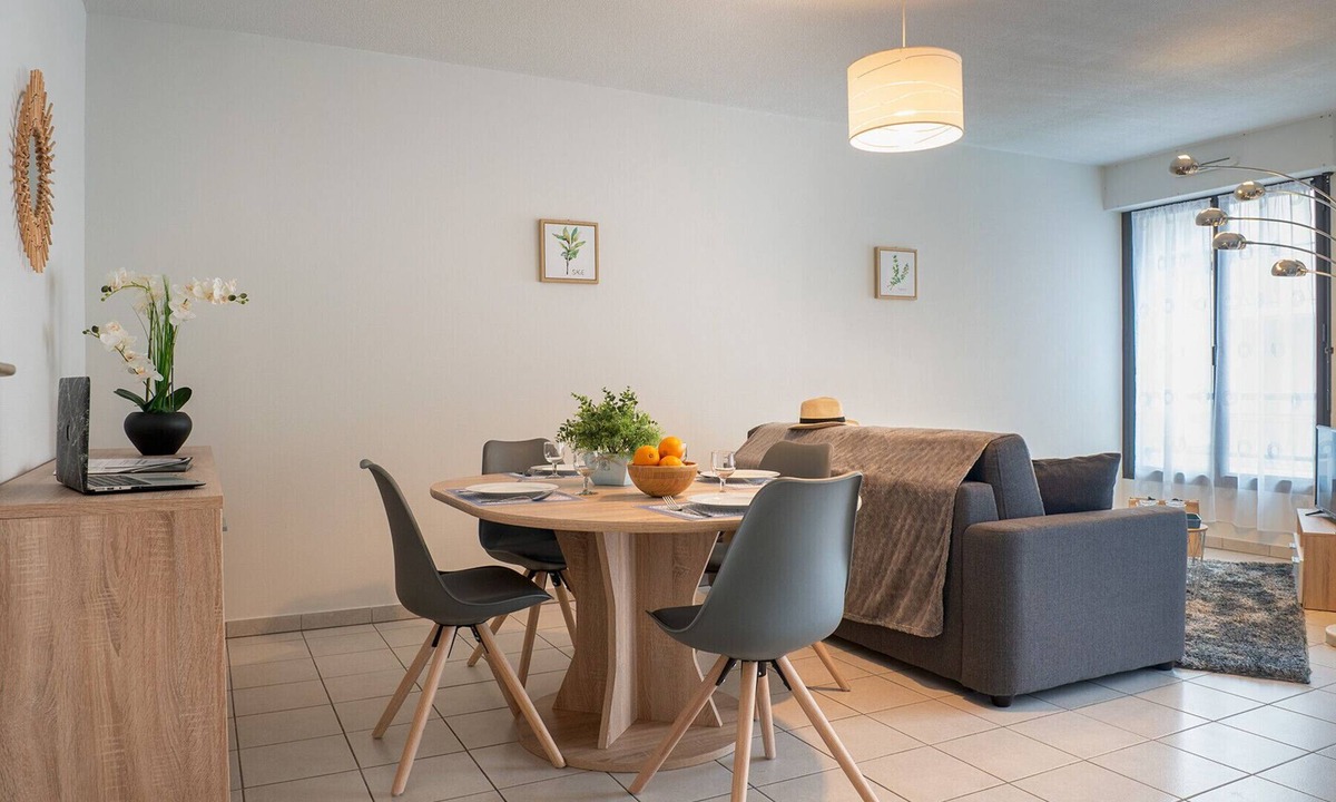 Brive-la-Gaillarde Apartment | Le Reflet Citadin - 1 Bedroom