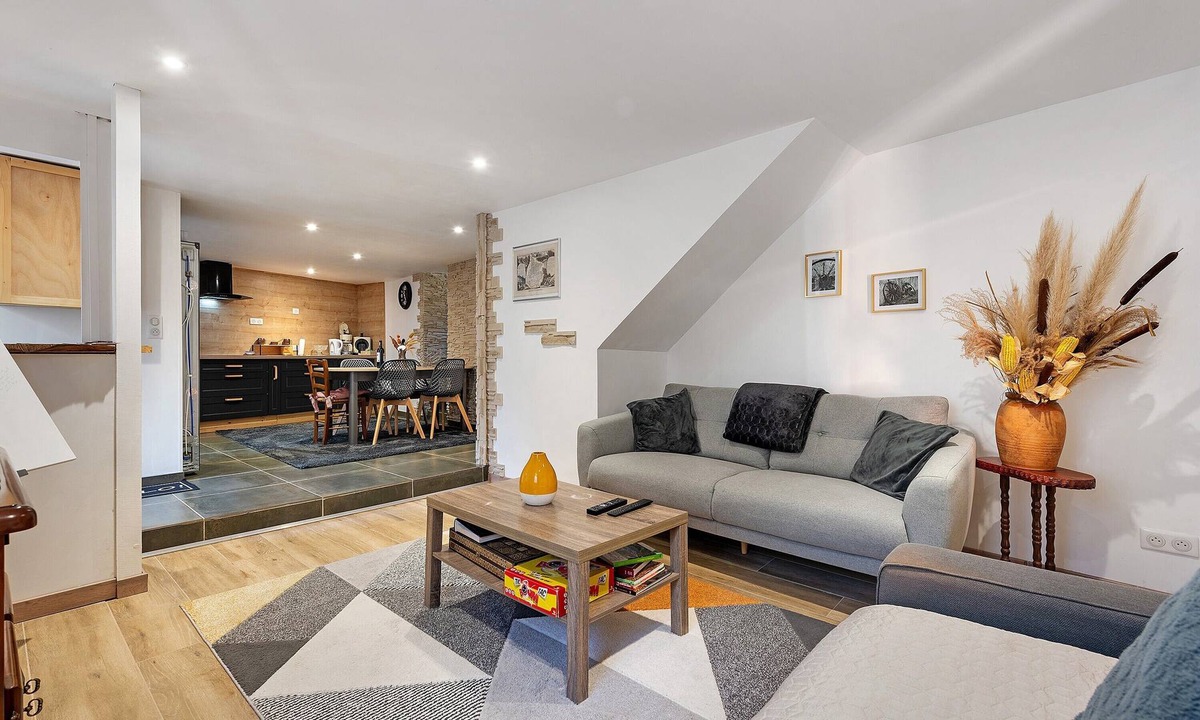 Campan House | Le Refuge de Campan – Village Center: Mountain View, Private Terrace, Parking, Wi-Fi