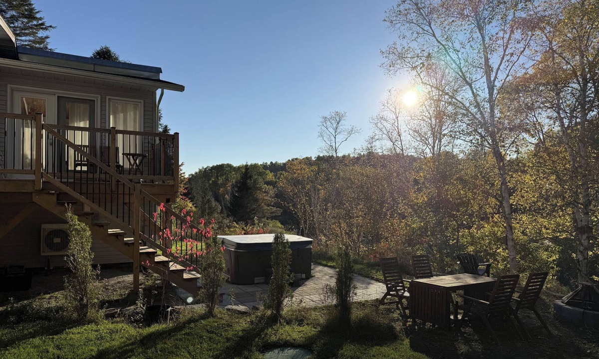 La Macaza Ski Chalet | Le Refuge des Eaux Vives — jacuzzi, rivière et rapides