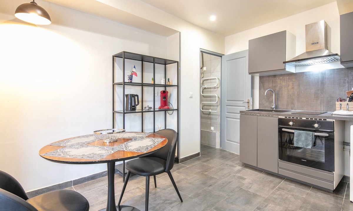 Saint-Geoire-en-Valdaine Apartment | Le Refuge du Val - Appartement vue montagne