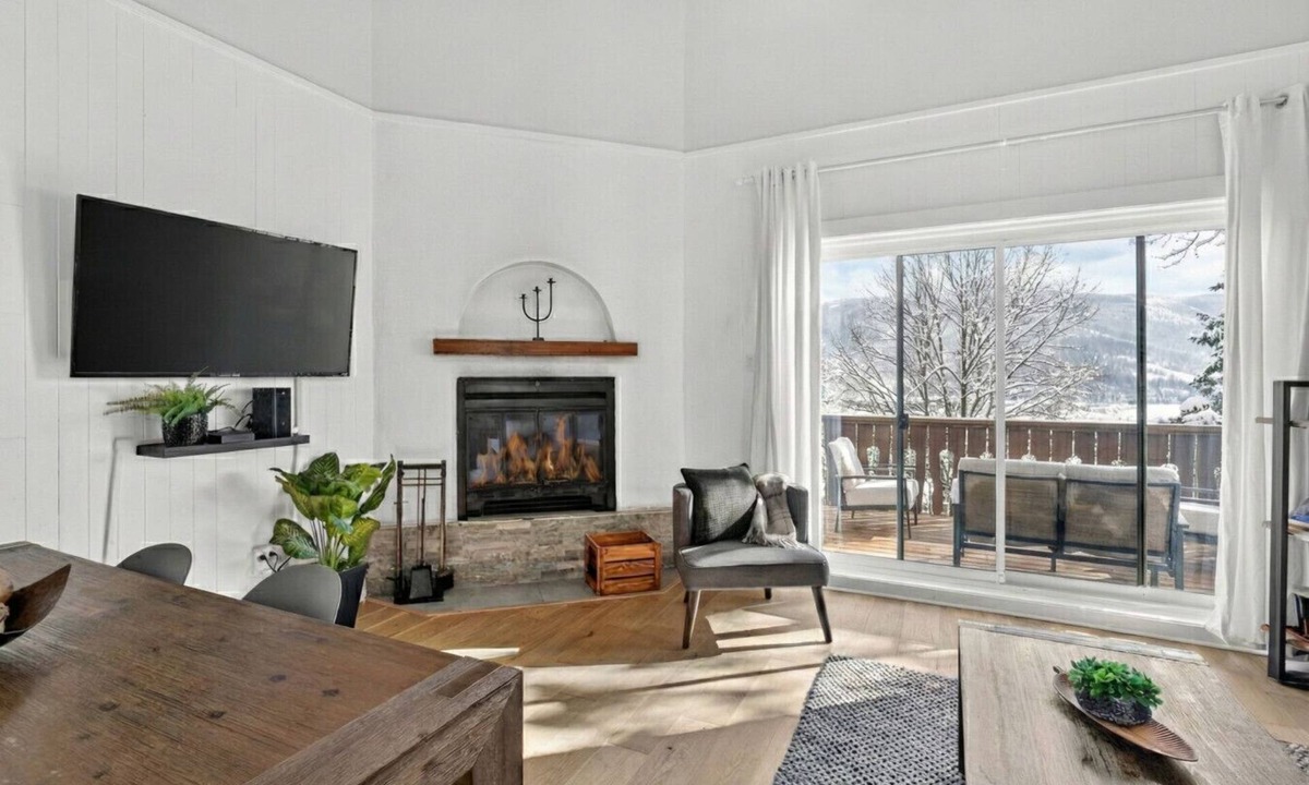 Mont-Tremblant Condo | Le Refuge: Lake Views Condo, Minutes to MT Village