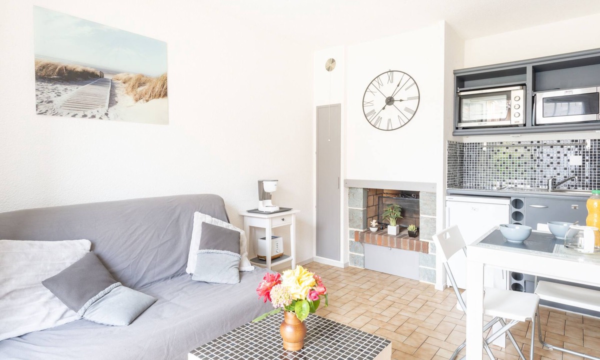 Courseulles-sur-Mer Apartment | Le Regina Rifle - Appartement avec jardinet