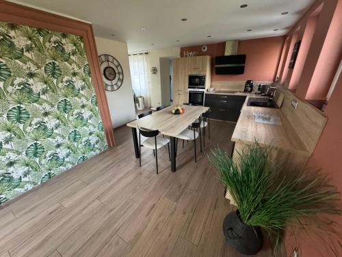 Montcornet House | Le Relais de la Fontaine & Jacuzzi